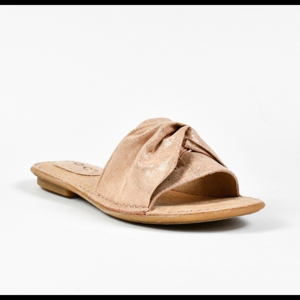 NWOT b.o.c Haley flat sandals.
